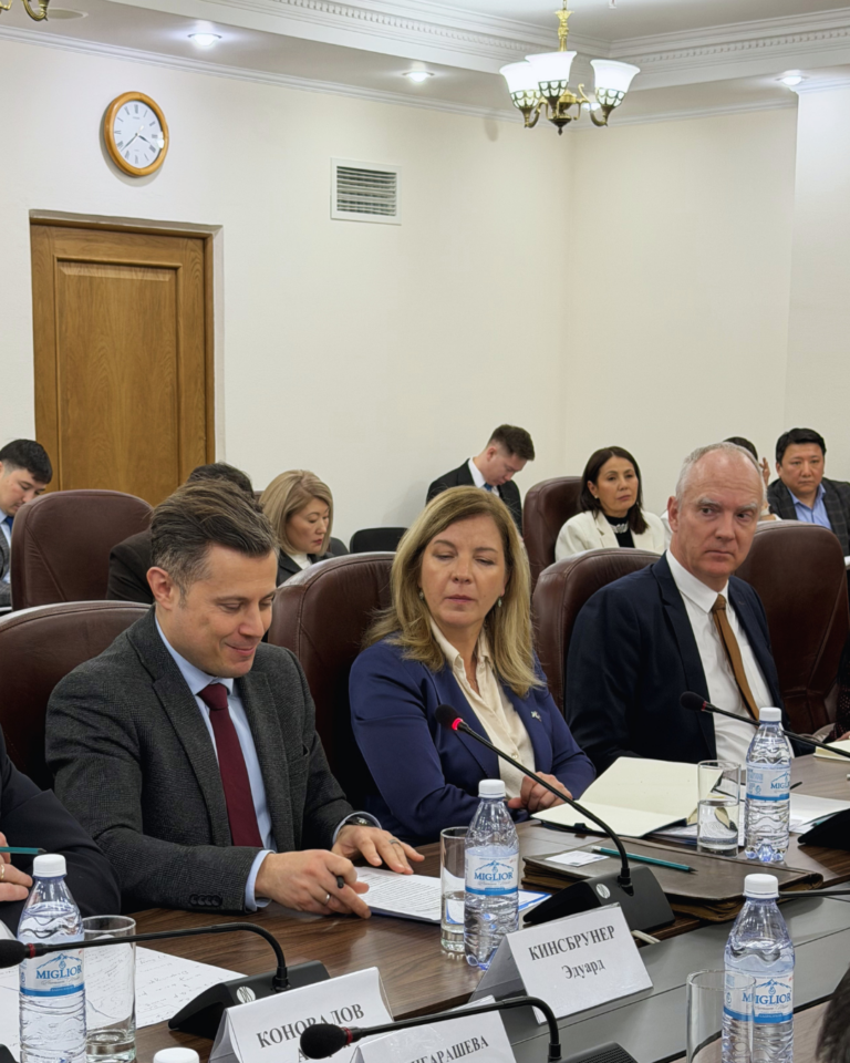 White and Red Modern Professional Finance News Instagram Post (Публикация в Instagram (45)) (2)