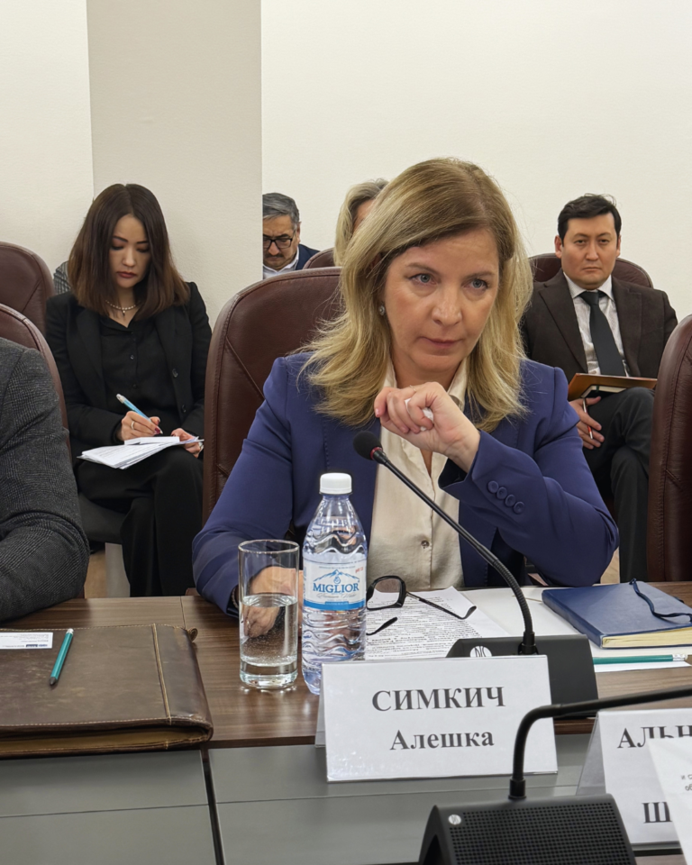 White and Red Modern Professional Finance News Instagram Post (Публикация в Instagram (45))